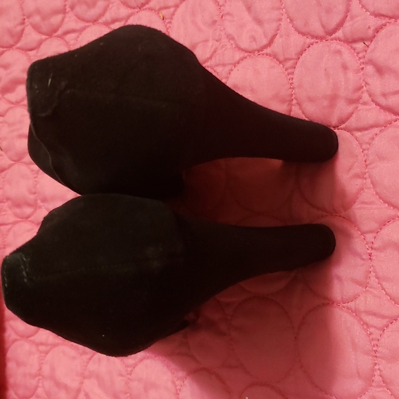 Betsey Johnson Black Velvet heels - Picture 3 of 9